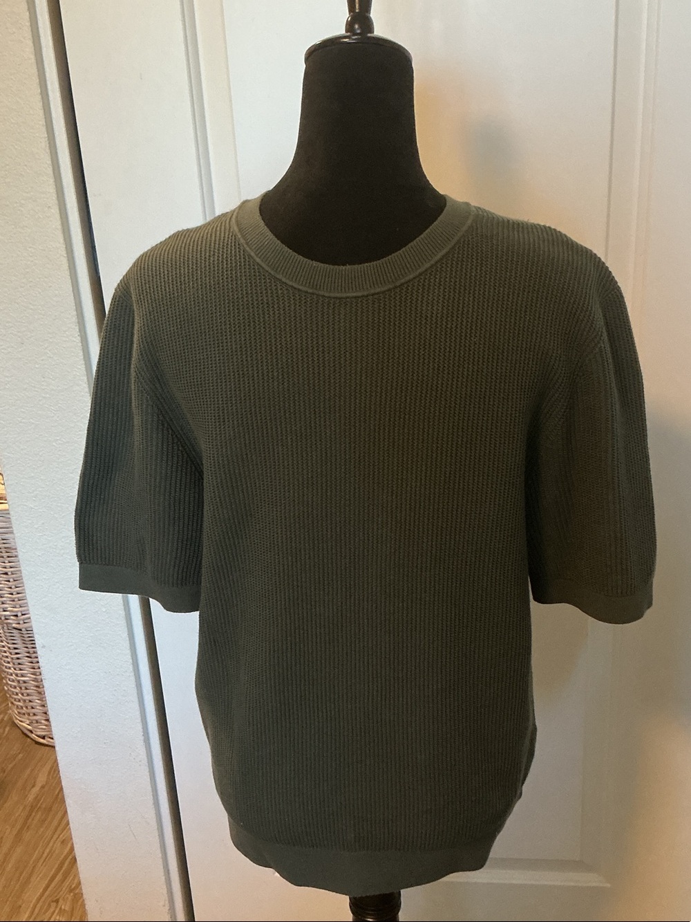 Men's Olive Green Short-Sleeve Knit Sweater — Crewneck Shirt S